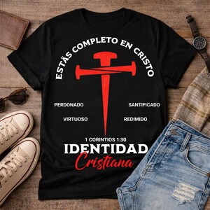 Christian Identity Shirt in Spanish, Identidad Cristiana T-Shirt, Estás Completo en Cristo Tee, 1 Corintios 1:30 Shirt, Christian Faith Gift