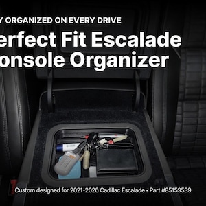 Op de afbeelding: Een zwarte console-organizer voor een Cadillac Escalade, gevuld met items zoals sleutels, een portemonnee en pennen. De tekst luidt "Perfect Fit Escalade Console Organizer" en "Stay Organized on Every Drive."