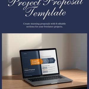 Peut inclure: Un ordinateur portable affiche un modèle de proposition de projet sur un bureau en bois. L'écran affiche une conception avec les mots "Project Proposal" et "Scope of Work Table". Le fond est bleu foncé avec le texte "Elevate Your Proposals" et "Project Proposal Template."