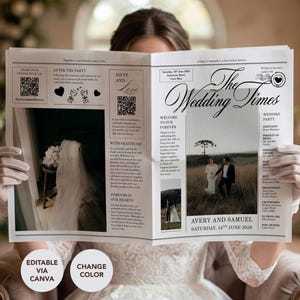 Könnte beinhalten: Eine Hochzeitsanzeige im Zeitungsstil mit dem Titel "The Wedding Times", gehalten von einer Person mit Handschuhen. Die Anzeige enthält Fotos, QR-Codes und Text mit den Namen Avery und Samuel und dem Datum Samstag, 16. Juni 2028.
