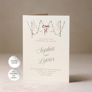 Puede incluir: Una tarjeta de programa de boda plegada de color crema con una ilustración en acuarela de guirnaldas verdes y rosas con un lazo rojo central. El texto dice: The Nuptial Mass celebrating the union of Sophia and Lucas in the Sacrament of Holy Matrimony, Saturday, 16th June 2028, St. Peters Church, Viena, Austria.