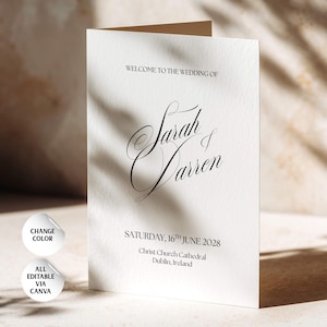 Op de afbeelding: Een witte gevouwen trouwkaart met zwarte tekst die luidt: Welcome to the wedding of Sarah & Darren, Saturday, 16th June 2028, Christ Church Cathedral, Dublin, Ireland. Twee ronde witte iconen vermelden Change Color en All Editable via Canva.