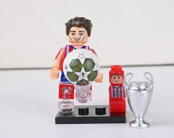 Julian Alvarez Atletico Madrid Minifigure, 19 Home Jersey Colchonero Edition with UCL Trophy, Birthday Gift for Soccer Fans