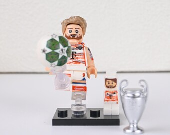 Harry Kane Bayern Munich Minifigure, 25/26 Third Kit 9, Ultimate Striker with UCL Trophy, Graduation Gift for Son or Fans
