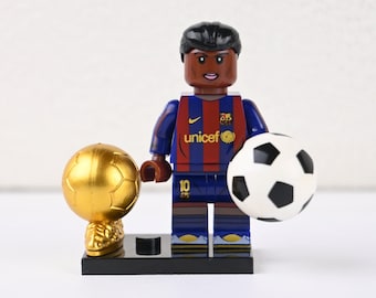 Miniatura do Ronaldinho do Barcelona nº 10 com a Bola de Ouro, lenda da magia do samba, presente de Natal para fãs de futebol.