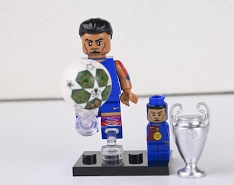 Raphinha Barcelona 25/26 Minifigure, 11 Blaugrana Home Jersey, Brazilian Dazzler with UCL Trophy, Anniversary Gift for Husband
