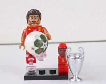 Lamine Yamal Spain Minifigure, 19 Red Home Jersey, La Roja Youth Revolution with UCL Trophy, Holiday Surprise for Soccer Fans