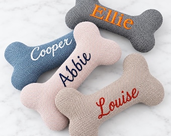 Gepersonaliseerd hondenbot | Op maat geborduurd huisdierspeeltje met naam | Zacht pluche puppybot | Cadeau voor hondenmoeders, huisdiereigenaren en pasgeboren puppy's