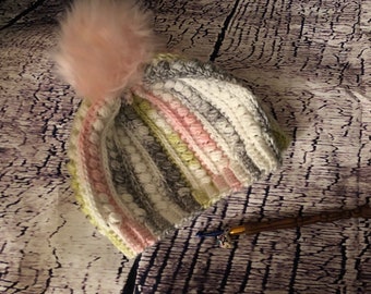 Malia beanie - sombrero de ganchillo - gorro de ganchillo - sombrero de invierno - rosa Pom Pom - Un tamaño se adapta a la mayoría