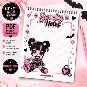 Puede incluir: Un bloc de notas en espiral con el texto Spooky Notes en la parte superior, decorado con calaveras, murciélagos y corazones rosas y negros. Un personaje de dibujos animados con pelo negro y un mechón rosa se sienta junto a un conejo de peluche.