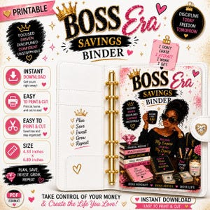 Op de afbeelding: Een witte Boss Era Savings Binder met gouden accenten, met de tekst "Boss Era Savings Binder" in zwart en roze. De binder bevat een afbeelding van een vrouw, diamanten en tekst zoals "Financial Freedom" en "Instant Download". De binder meet 11 x 17,5 cm.