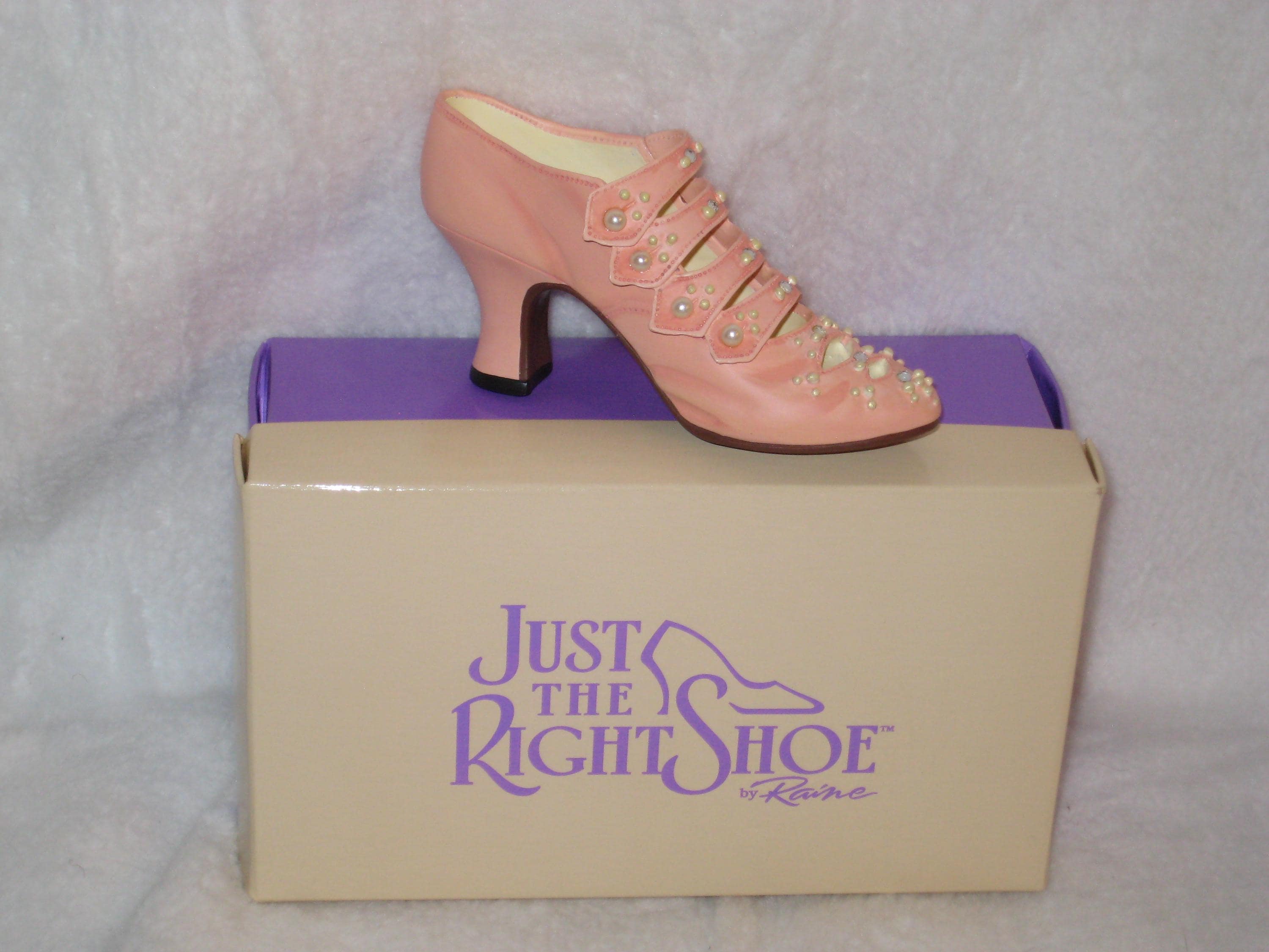 Just the Right Shoe by Raine - Etsy