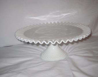 Assiette à gâteau en verre blanc Fenton