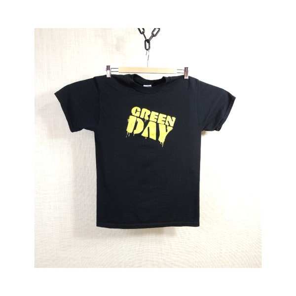 90s GREEN DAY Gold Screen Print Pop Punk Tshirt Tee T Shirt Top // Fits MEns Medium