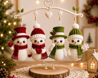 Häkelanleitung für ein Weihnachtsschneemann-Mobile (PDF), Amigurumi-Schneemann-Familienständer