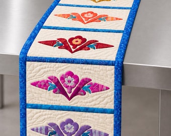 Floral Heart Applique Table Runner Pattern, Quilted Valentine Sewing PDF Tutorial