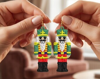 Diseño de bordado de pendientes Cascanueces Verdes FSL, patrón de pendientes de encaje independientes, archivo de bordado a máquina de joyería navideña, diseño de bastidor