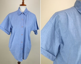 80's Vintage Light Blue Casual Button Down Shirt /High Low Hem / Pinafore Blouse / Cottagecore / Minimalist / Size Large