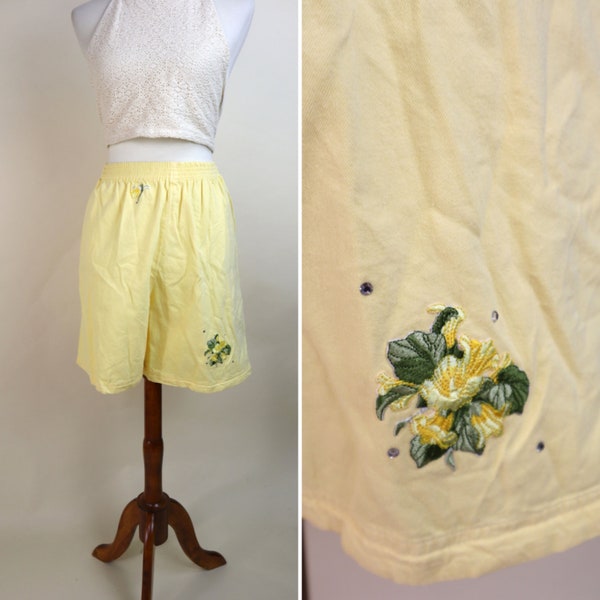 90's Cute Yellow Summer Shorts / Cottagecore High Waist Long Mom Shorts / Size Medium to Large