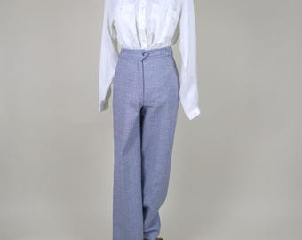 Blauwe en witte polyester hippiebroek jaren 70 / 26 inch taille