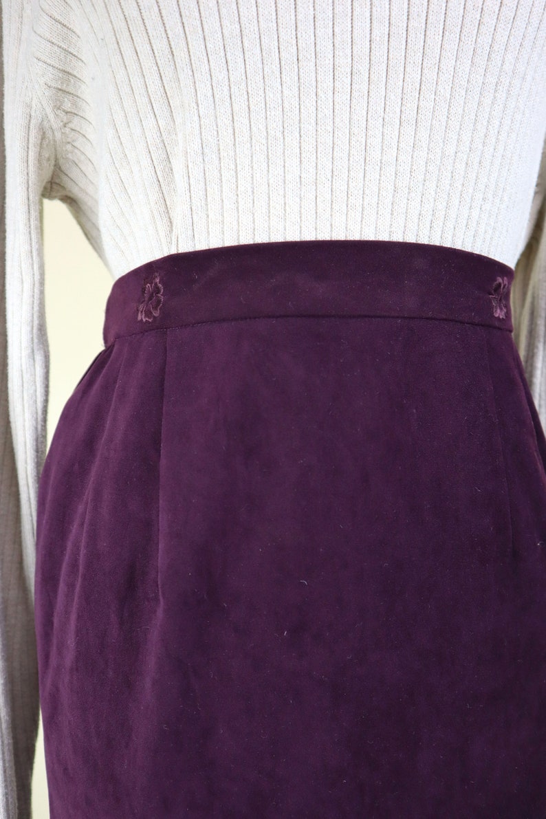 90's Dark Purple Fitted Wiggle Pencil Skirt / Dark Academia Fall Witchy Secretary Skirt / Women's Size Small to Medium / 28 Inch Waist image 2