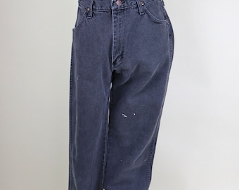 Black Denim Wrangler Distressed Jeans / Loose Fit Mid Waist Men's Jeans / 32 Inch Waist