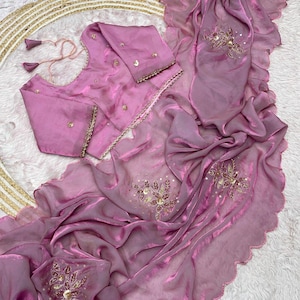 Saree en satin de soie Fandy avec chemisier surpiqué