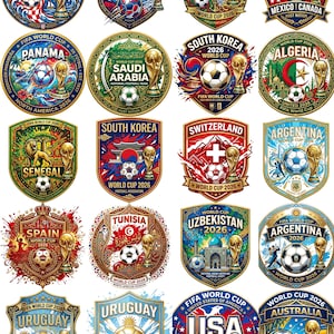 Puede incluir: Una colección de veinte emblemas circulares y en forma de escudo que presentan varias banderas nacionales, el trofeo de la Copa Mundial de la FIFA 2026 y balones de fútbol. Cada emblema muestra nombres de países con colores vibrantes.