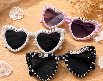 Lunettes de soleil perlées en cristal personnalisées, Lunettes de soleil personnalisées pour future mariée, Lunettes de soleil pour mariée, Lunettes de soleil coeur de mariée, Lunettes de soleil pour célibataire