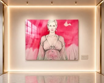 Könnte beinhalten: Ein gerahmtes Kunstwerk mit einem Porträt einer Frau mit blonden Haaren und Ohrringen, vor einem leuchtend rosa und roten Aquarellhintergrund. Das Kunstwerk wird an einer weißen Wand mit einer kleinen Plakette mit der Aufschrift "Whispers of Love" ausgestellt.
