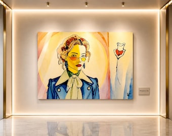Könnte beinhalten: Ein großes rechteckiges Gemälde mit einem stilisierten Porträt einer Frau mit gelb getönten Gläsern und einer blauen Jacke. Das Kunstwerk hat einen Aquarellstil mit einem weichen, farbenfrohen Hintergrund. Ein zweites Bild einer Rose befindet sich auf der rechten Seite.
