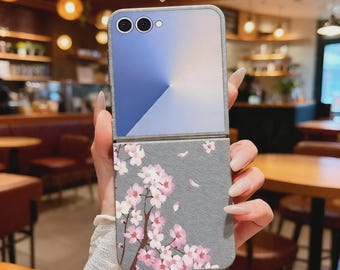 Etui à rabat Samsung Z rose avec fleurs de cerisier, Housse en cuir texturé à fleurs, Étui mince antichoc esthétique et mignon Z Flip 7 6 5 4 3