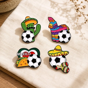 Emaljnålar med mexikansk fotboll | Söta kaktuspinata med taco-motiv | Unik present till fotbollsälskare och resenärer | Handgjorda estetiska nålar