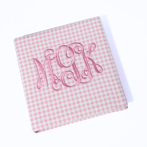 Libro de bebé con monograma de guinga: álbum de recuerdos personalizado (inserto de 8,5 x 11 pulgadas)