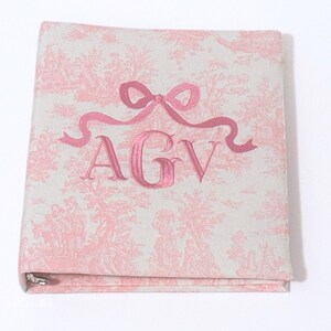 Libro de recuerdos para bebé con monograma: Álbum de tela personalizado para guardar recuerdos (hojas de 8.5 x 11 pulgadas)