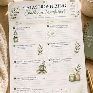 Puede incluir: Una hoja de trabajo blanca titulada Catastrophizing Challenge Worksheet con ilustraciones de hojas verdes, secciones numeradas para la reestructuración cognitiva y avisos de texto, incluyendo una escala de 0 a 10 para medir la ansiedad.