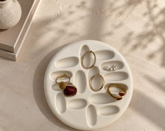 Bandeja irregular para joyas / Jesmonite / Plato para anillos hecho a mano / Decoración y regalos neutros para el hogar