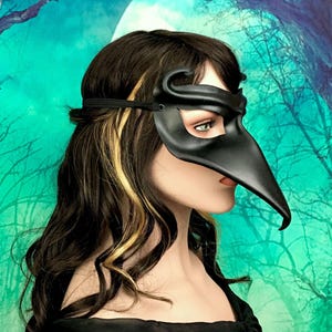 Black Leather Raven Mask, Handcrafted Crow Eyemask with Hooked Beak, Black Bird Halfmask With Short Turned-in Horns (MADE UPON ORDER!)