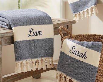 Gepersonaliseerde Turkse handdoek jachtaccessoire, op maat geborduurd bootcadeau, strandomslagdoek met monogram, zandvrij zeilen Peshtemal, huwelijkscadeau