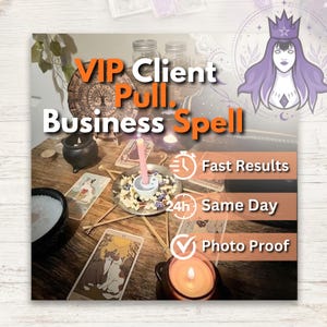 Op de afbeelding: Een houten tafel toont tarotkaarten, een kleine zwarte ketel, een metalen bord met gedroogde kruiden en een roze kaars, en een tweede brandende kaars. De tekst luidt: VIP Client Pull. Business Spell, Fast Results, 24h Same Day, Photo Proof.