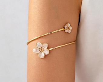 Pulseira elegante em formato de flor de plumeria, joia feminina para uso diário em viagens e férias, pulseira dourada com correntes.