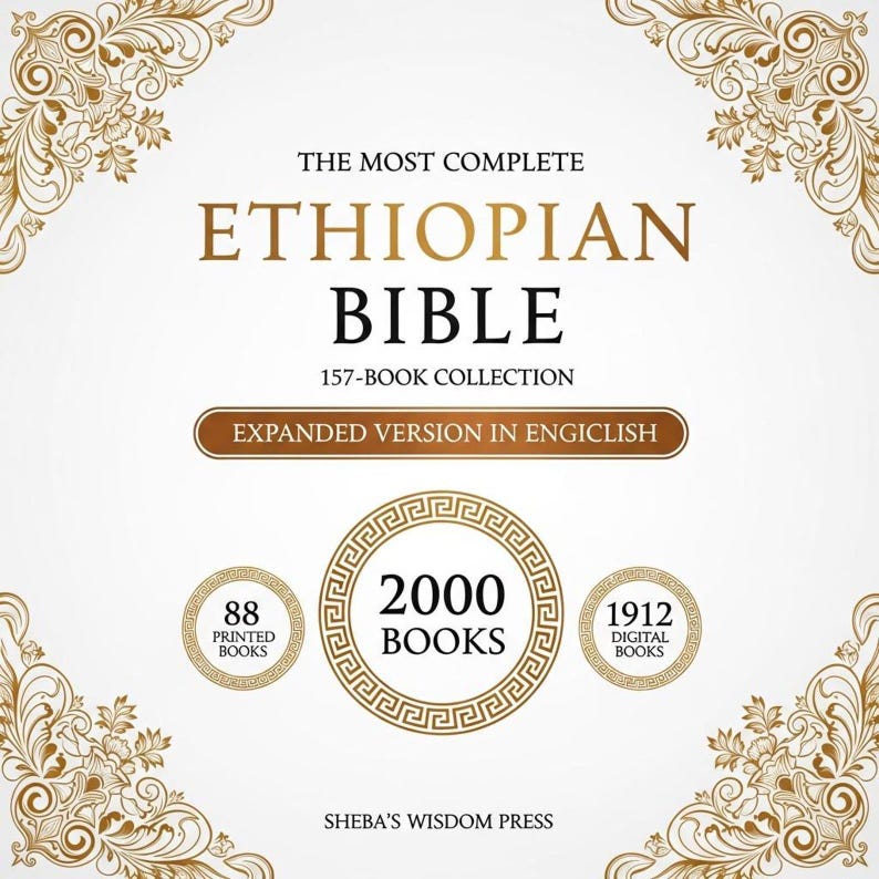 以下が含まれることがあります： 白い背景に金色の装飾的なコーナーとテキスト。テキストは「THE MOST COMPLETE ETHIOPIAN BIBLE 157-BOOK COLLECTION」と書かれています。追加のテキストには「EXPANDED VERSION IN ENGICLISH」と印刷本とデジタル本に関する詳細が含まれています。