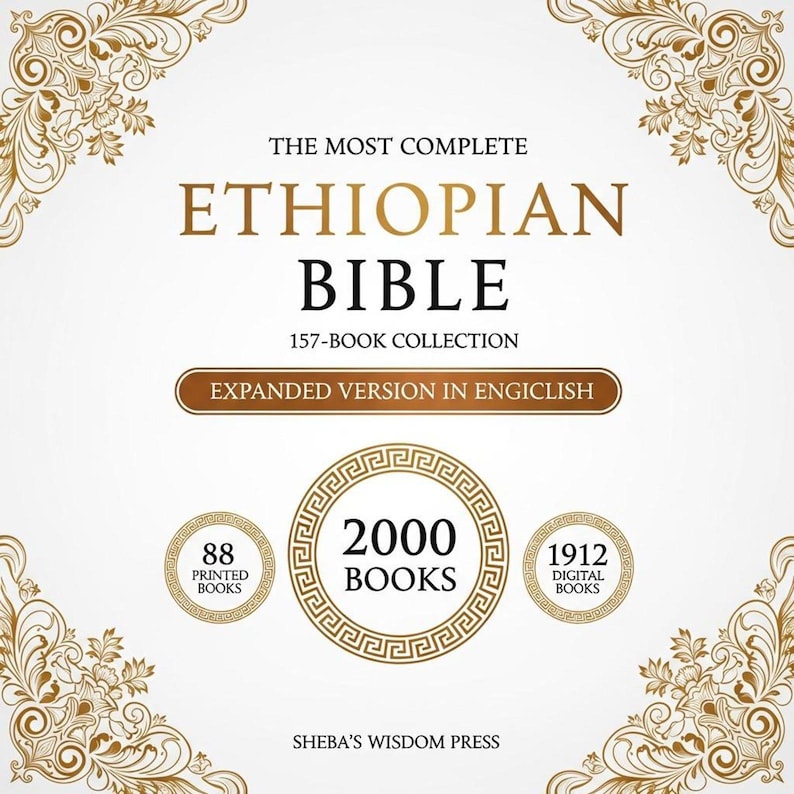 以下が含まれることがあります： 白い背景に金色の装飾的なコーナーとテキスト。テキストは「THE MOST COMPLETE ETHIOPIAN BIBLE 157-BOOK COLLECTION」と書かれています。追加のテキストには「EXPANDED VERSION IN ENGICLISH」と印刷本とデジタル本に関する詳細が含まれています。