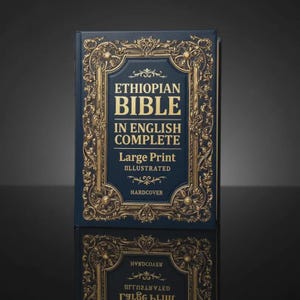 Może przedstawiać: Twarda oprawa książki zatytułowanej "Ethiopian Bible in English Complete" z dużą czcionką i ilustracjami. Okładka jest granatowa ze złotymi zdobieniami i tekstem.