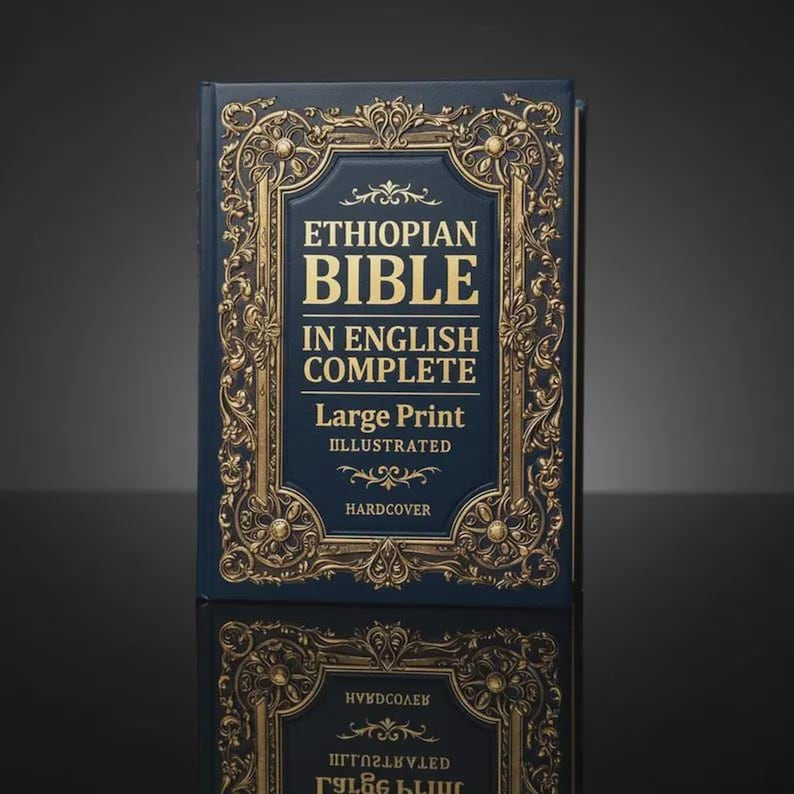 Może przedstawiać: Twarda oprawa książki zatytułowanej "Ethiopian Bible in English Complete" z dużą czcionką i ilustracjami. Okładka jest granatowa ze złotymi zdobieniami i tekstem.