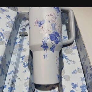 STANLEY 40.oz FLORAL-BLUE loveshackfancy| Elegant Stanley Style Quencher Cup bild 13