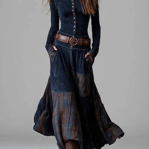 Vestido longo estilo country com patchwork em jeans, boho cowgirl, mangas compridas com botões frontais.
