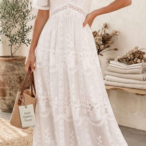 Robe longue bohème en dentelle, robe brodée florale à col en V, robe taille empire à manches flottantes, robe d'invitée de mariage en filet transparent, été bohème