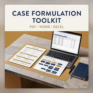 Puede incluir: Un kit de herramientas de formulación de casos con una computadora portátil que muestra una hoja de cálculo de Excel, dos hojas de trabajo impresas con gráficos y texto, y un cuaderno azul oscuro con un bolígrafo, sobre un tapete de escritorio beige.