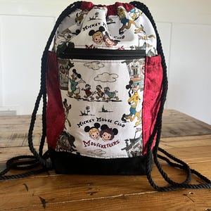 手作りのヴィンテージ1950年代クラブ風巾着バックパック（ポケット付き）、トラベルデイパック、レトロな漫画柄巾着バッグ